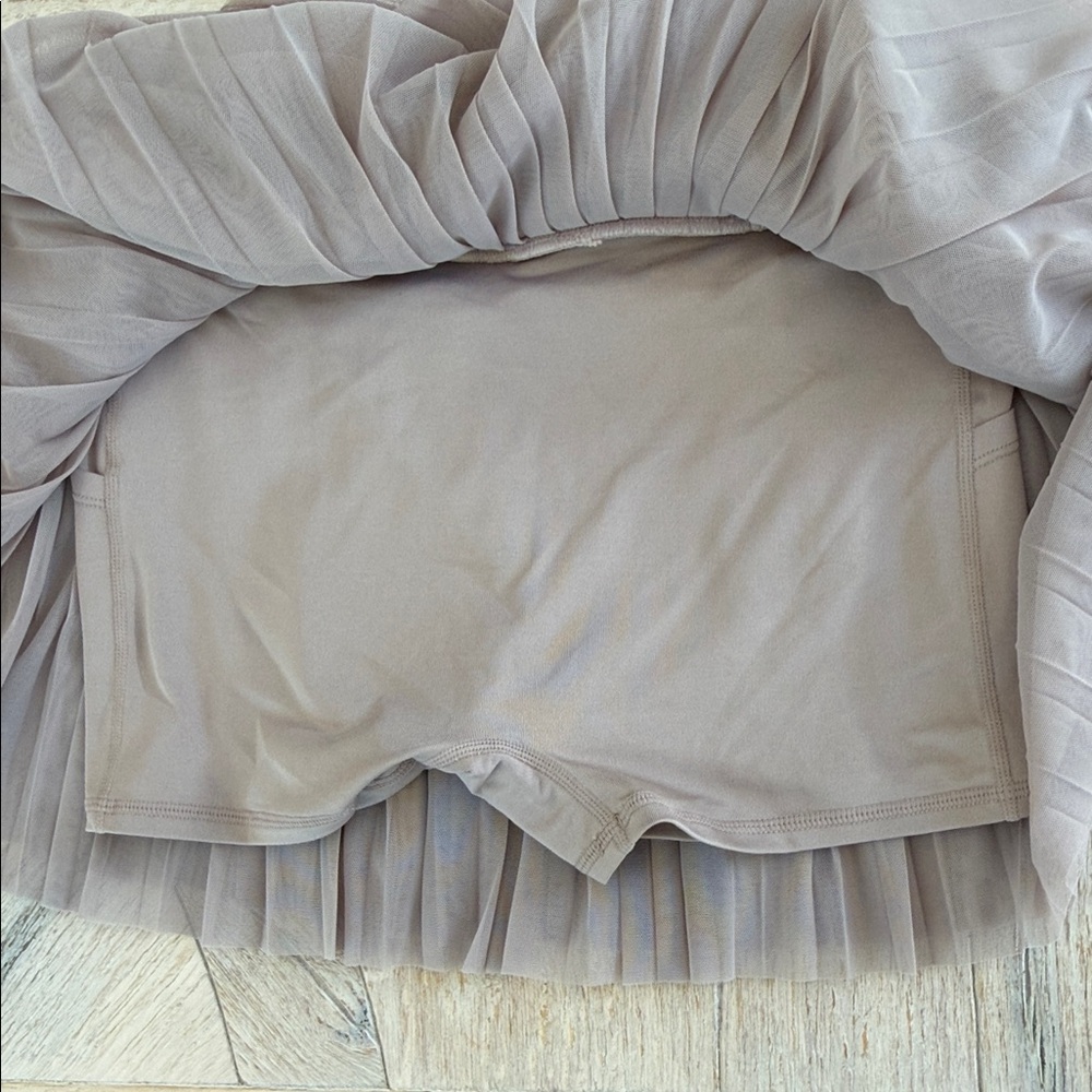 Alo Skirt - Picture 4 of 6